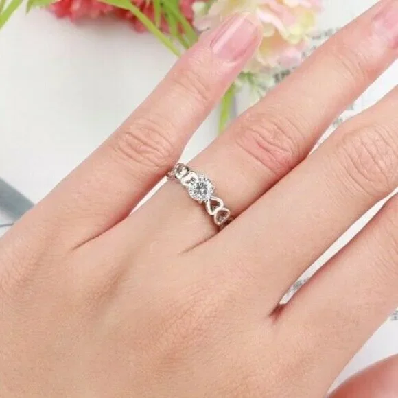 💍Lovely Anillos Hollow Heart Round Cut Moissanite Eternity Ring for Women, K770